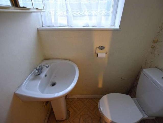 2 bed house for sale