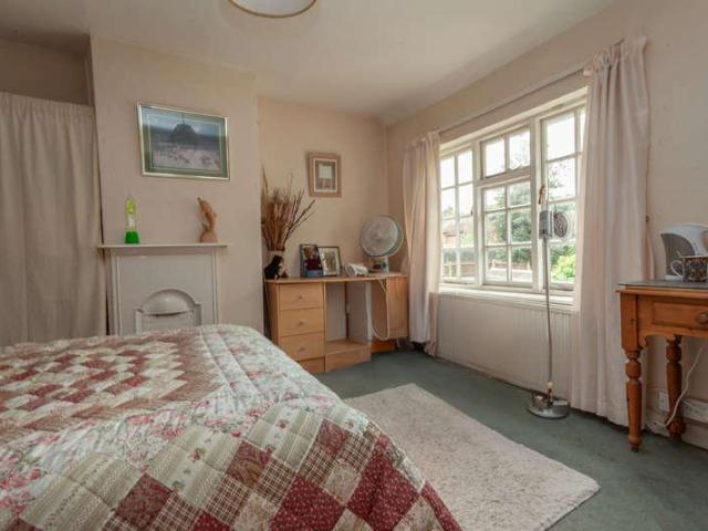 2 bed house for sale