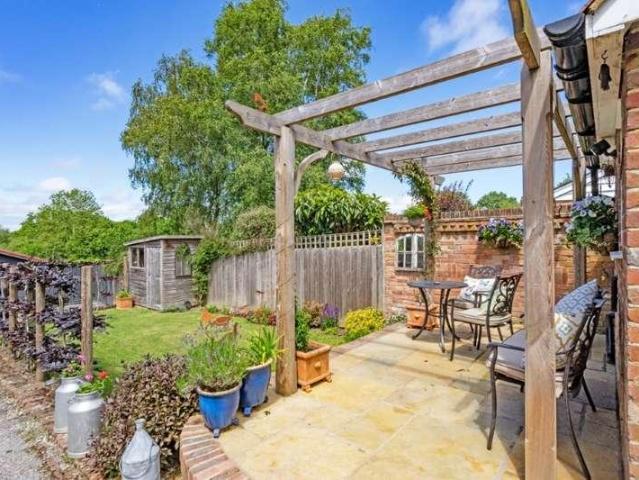 2 bed house for sale