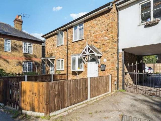 2 bed house for sale