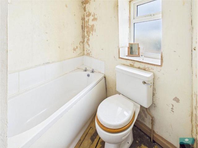 2 bed house for sale