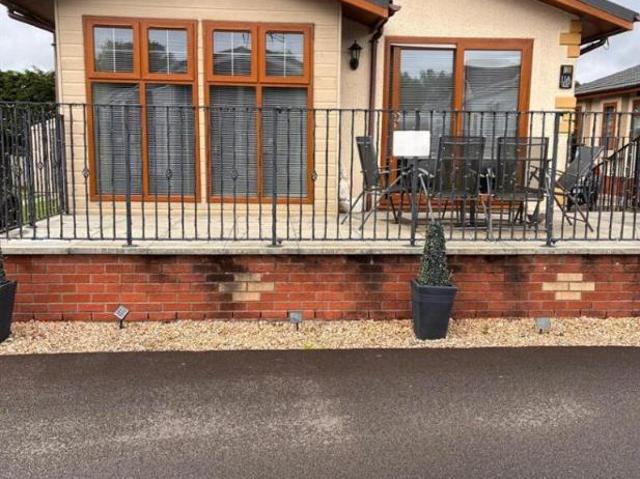 2 bed house for sale