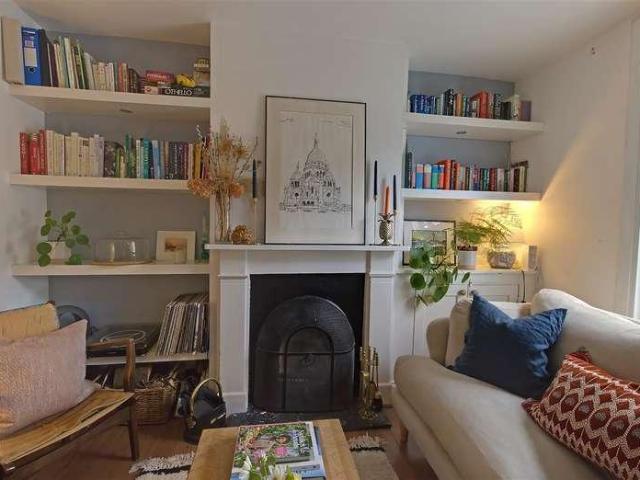 2 bed house for sale