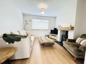 2 bed house for sale