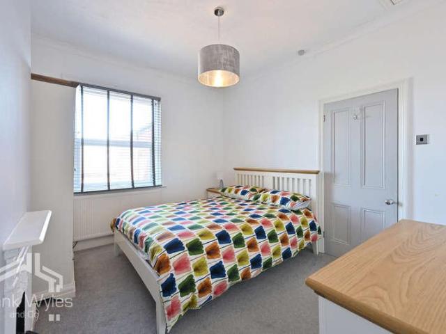 2 bed house for sale