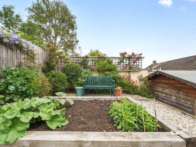 2 bed house for sale