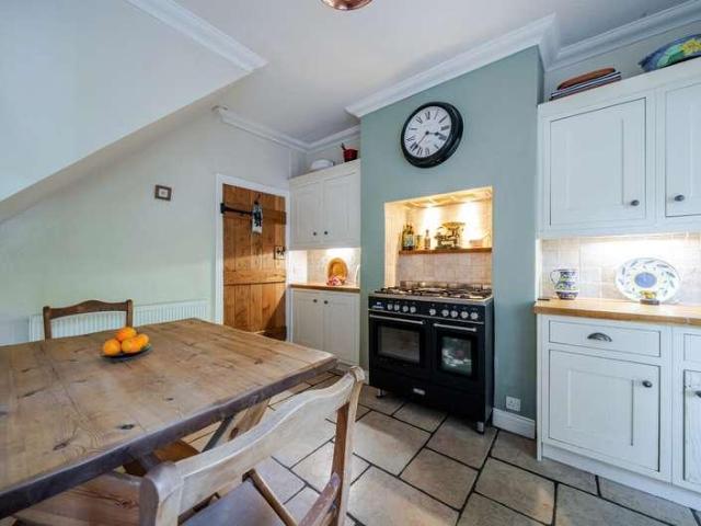 2 bed house for sale