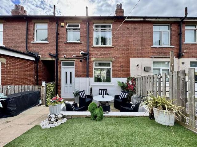 2 bed house for sale