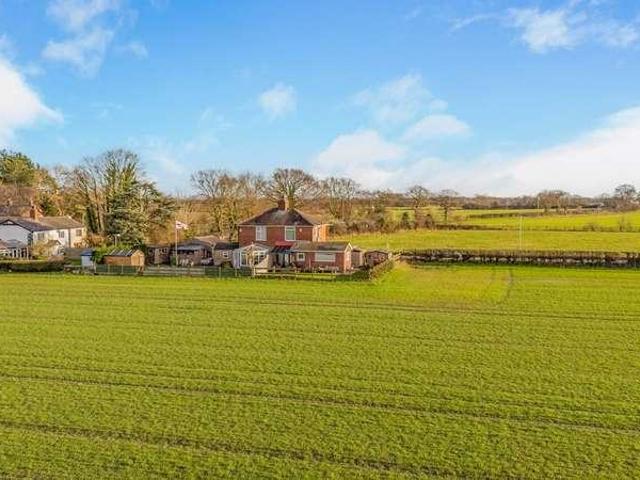 2 bed house for sale