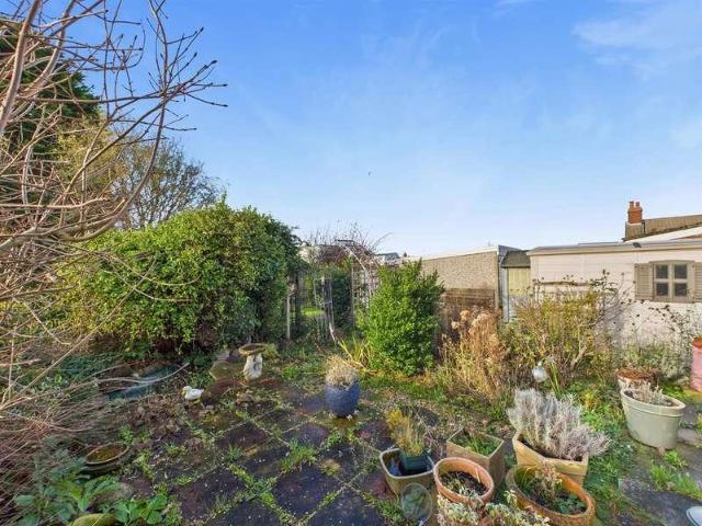 2 bed house for sale