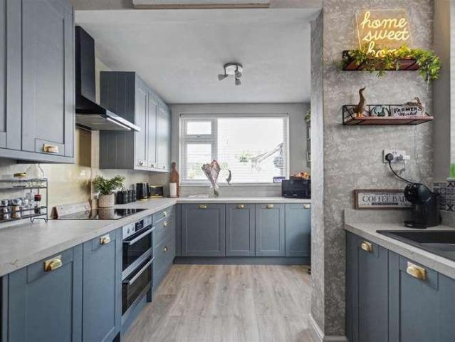 2 bed house for sale