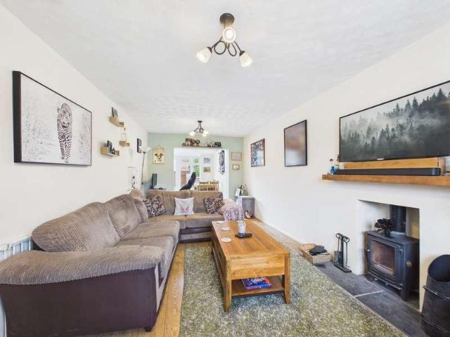 2 bed house for sale
