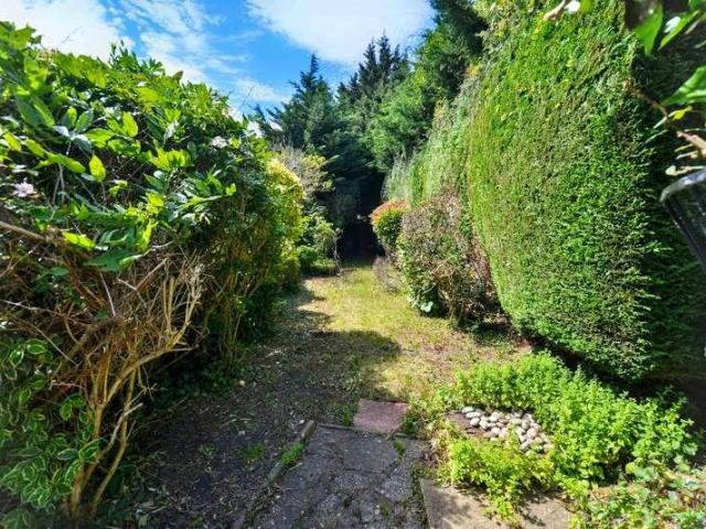 2 bed house for sale