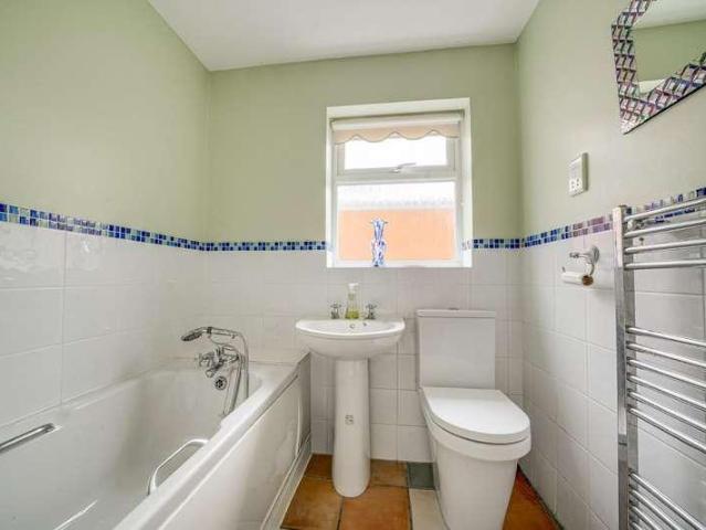 2 bed house for sale