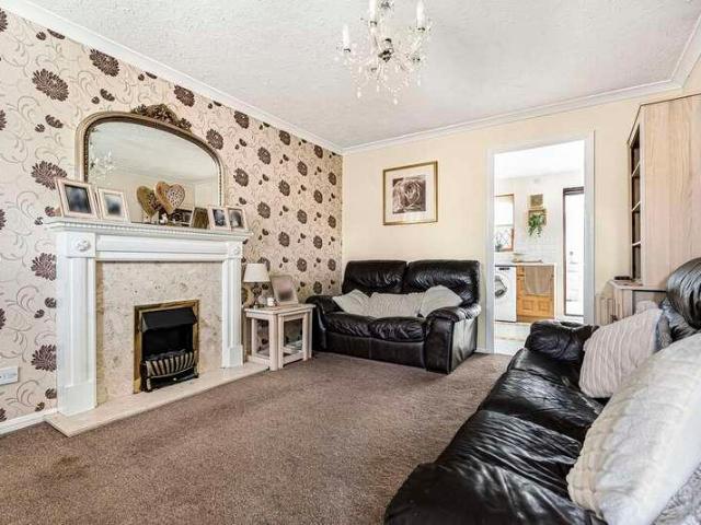 2 bed house for sale