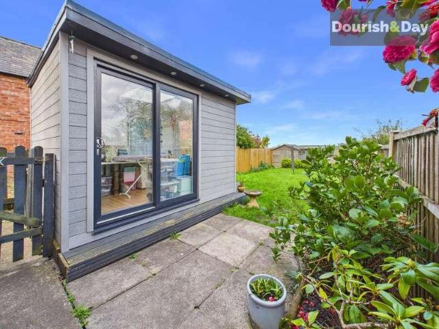 2 bed house for sale