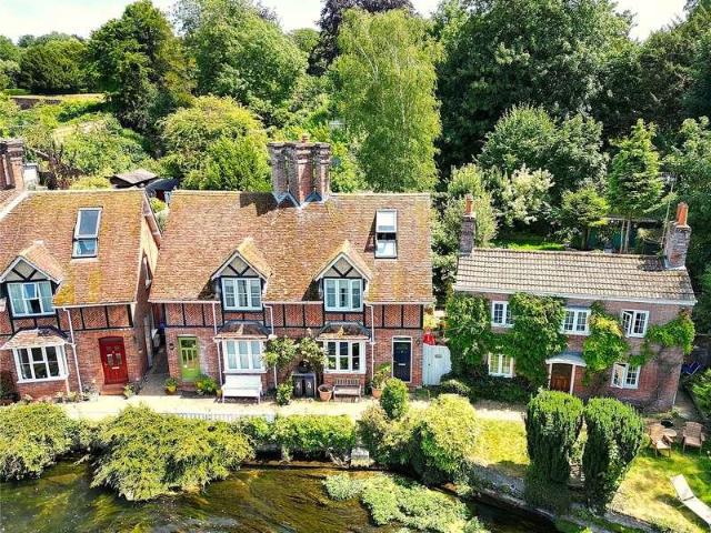 2 bed house for sale