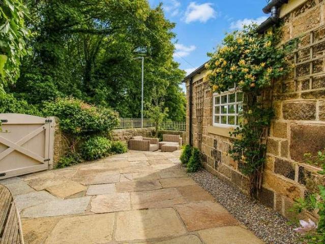 2 bed house for sale