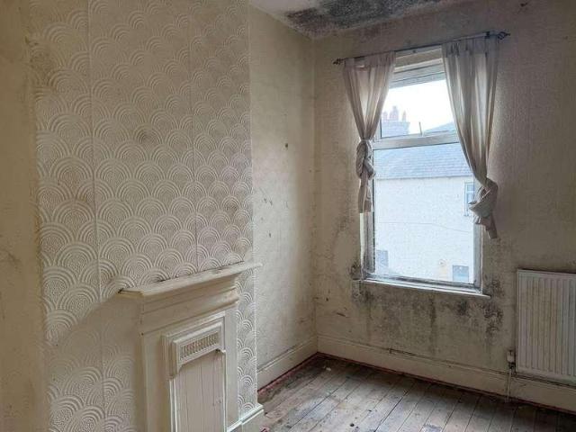 2 bed house for sale