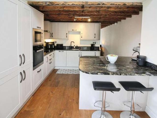 2 bed house for sale