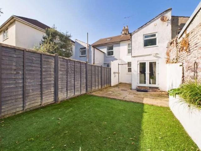 2 bed house for sale