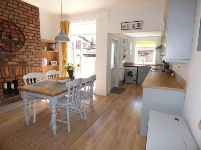 2 bed house for sale