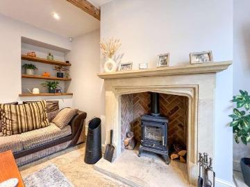 2 bed house for sale