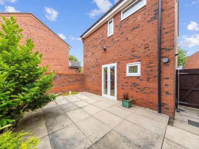 2 bed house for sale