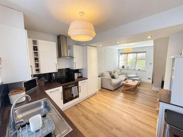 2 bed house for sale