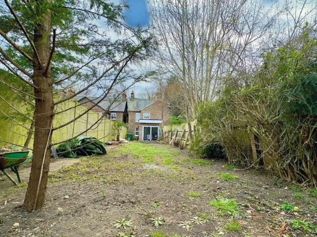 2 bed house for sale