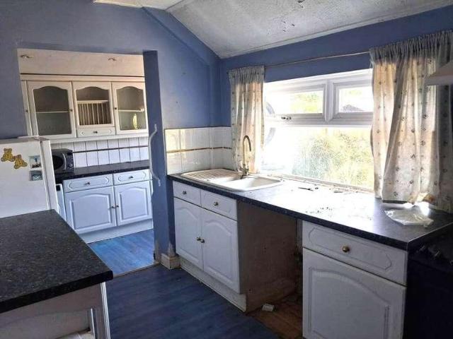 2 bed house for sale