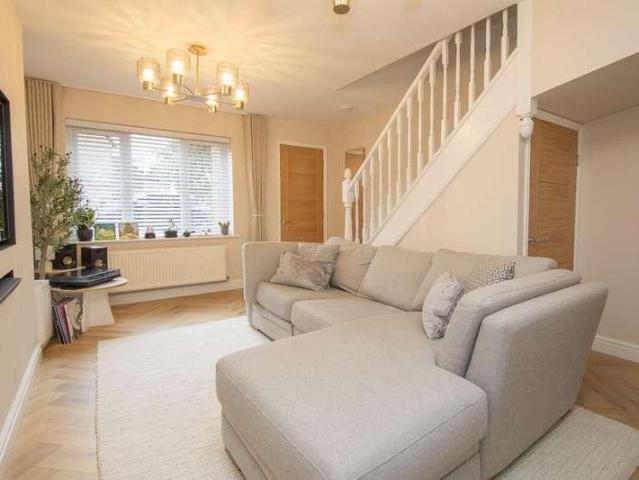 2 bed house for sale