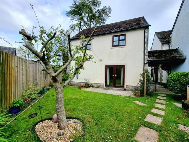 2 bed house for sale
