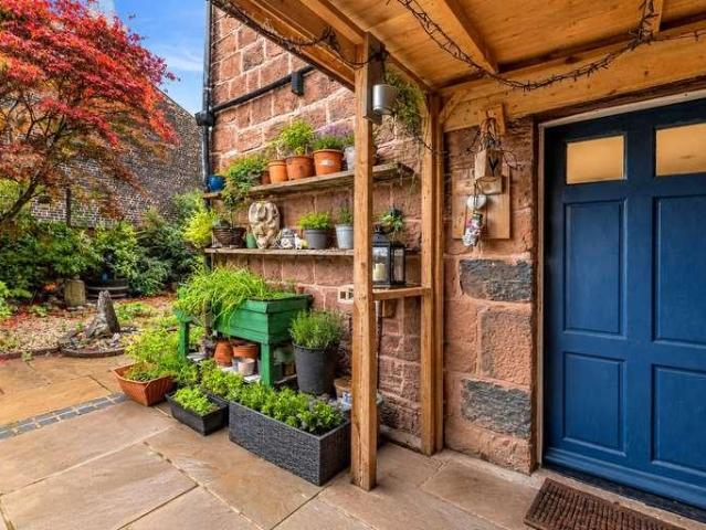 2 bed house for sale