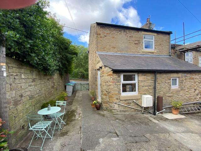2 bed house for sale