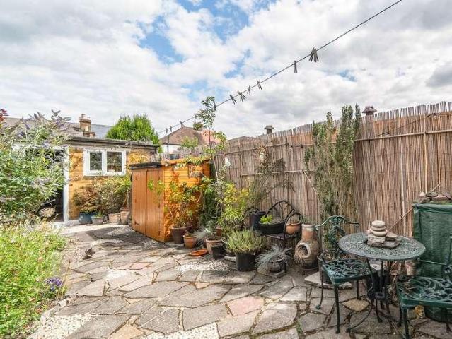 2 bed house for sale