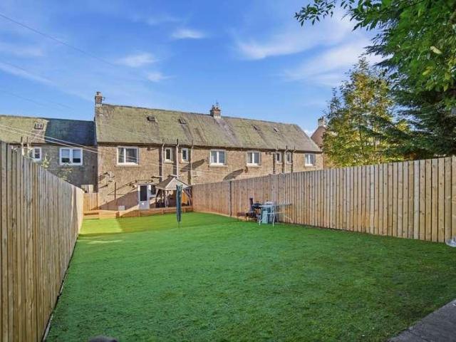 2 bed house for sale