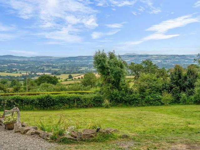2 bed house for sale