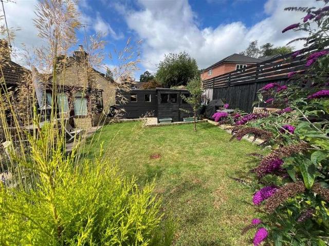 2 bed house for sale