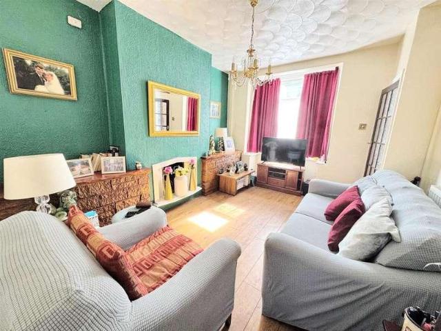 2 bed house for sale