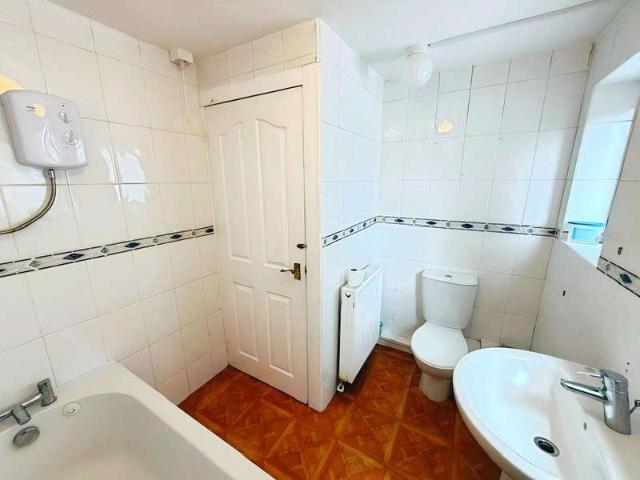 2 bed house for sale