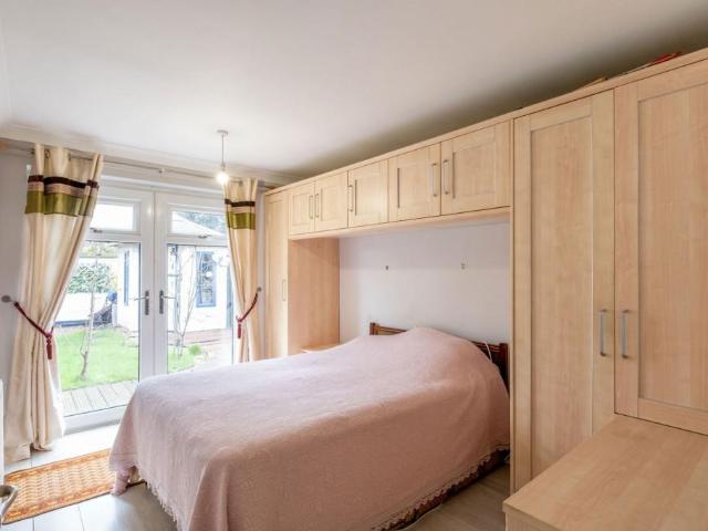2 bed house for sale