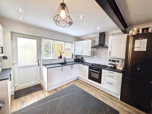 2 bed house for sale