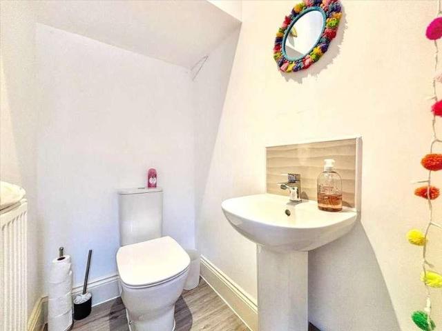 2 bed house for sale