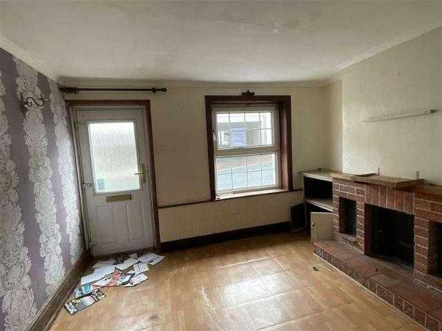 2 bed house for sale