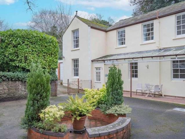2 bed house for sale