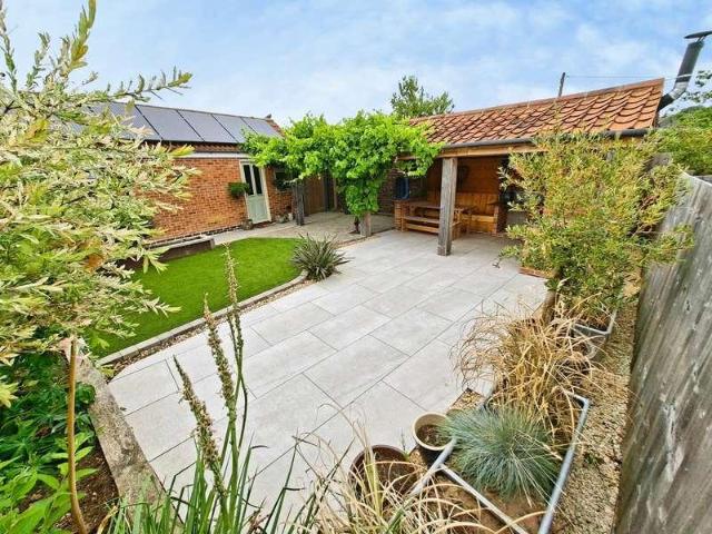 2 bed house for sale