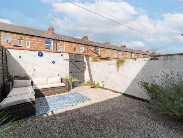 2 bed house for sale