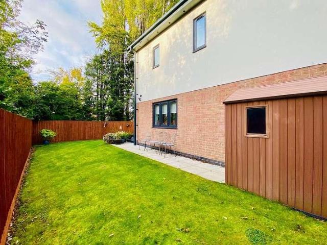 2 bed house for sale