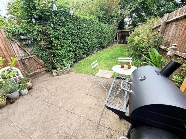 2 bed house for sale